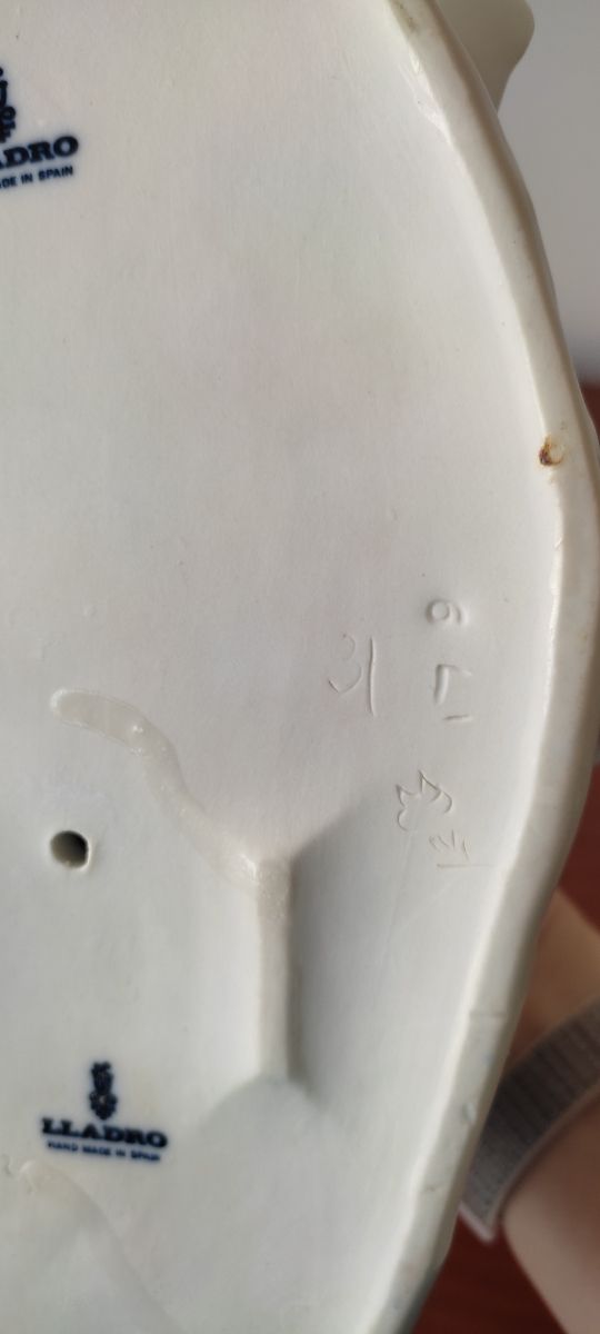 Figura de porcelana de Lladró "Comida a los patos"