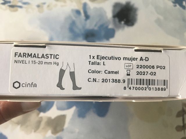 Medias ejecutivos mujer, nuevas en camel
