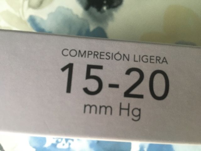 Medias ejecutivos mujer, nuevas en camel