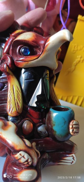 Figura Maya tallada en obsidiana 