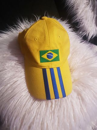 Gorra de España y de Brasil