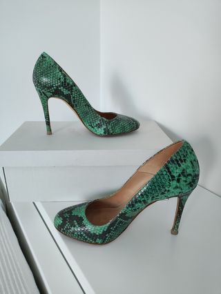 Zapatos dibujo piel de serpiente de Zara 