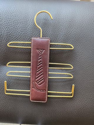 colgador percha corbatas