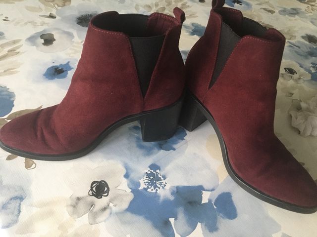 Botines de Stradivarius, talla 38, en burdeos.