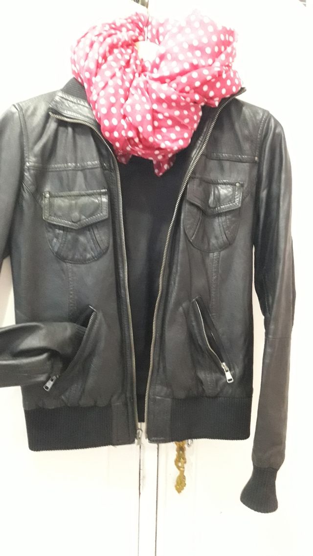 CAZADORA DE PIEL TIPO MOTERA