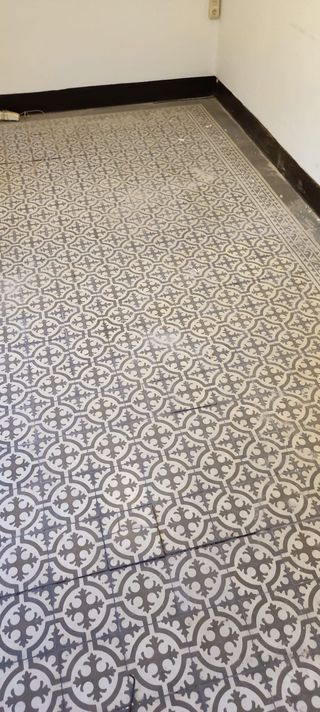 Baldosa hidráulica antigua