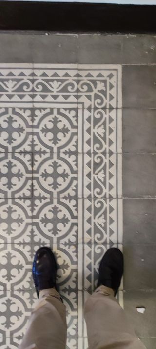 Baldosa hidráulica antigua