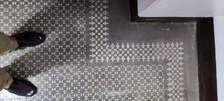 Baldosa hidráulica antigua