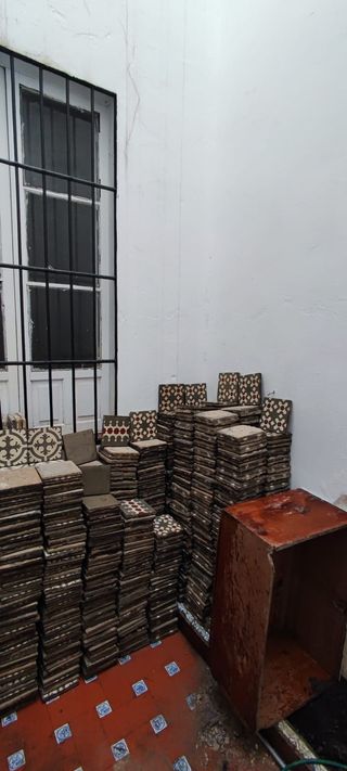 Baldosa hidráulica antigua