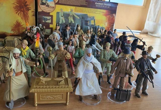 Gran colección de figuras y más de Indy. Hasbro