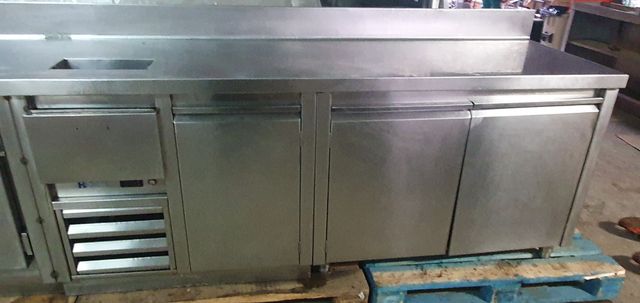 Mobiliario tras barra de hostelería