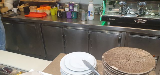 Mobiliario tras barra de hostelería