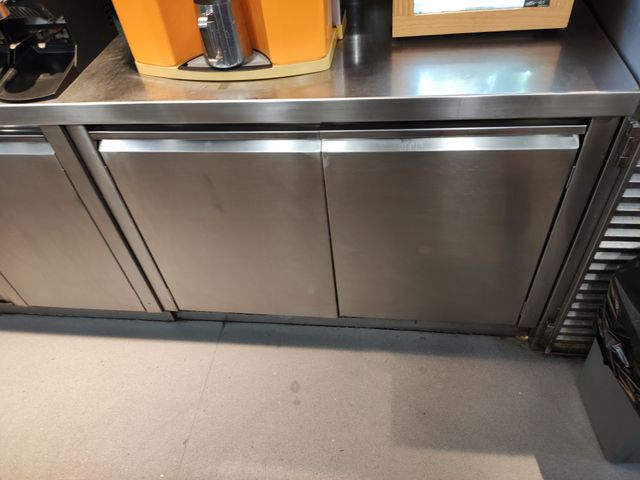 Mobiliario tras barra de hostelería