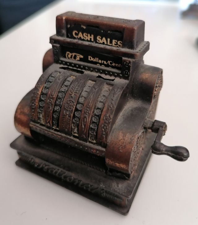 Temperino da collezione in metallo forma di cassa