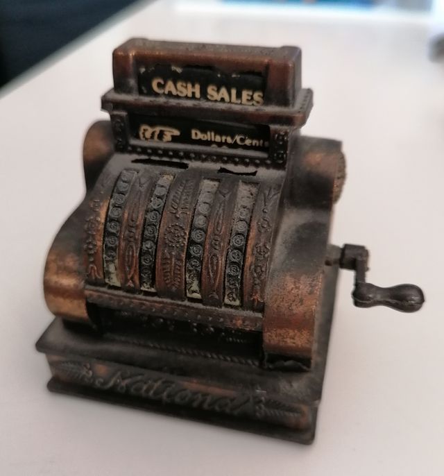 Temperino da collezione in metallo forma di cassa