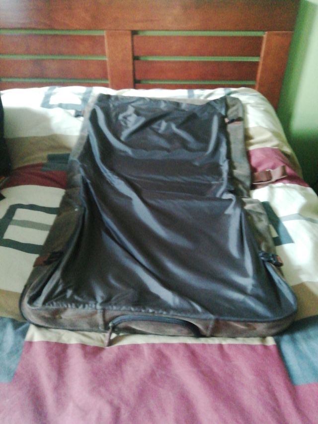 portatrajes con bolsillos