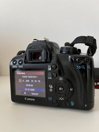 Canon EOS 1000D + Objetivo 18-55 mm IS + Bandolera