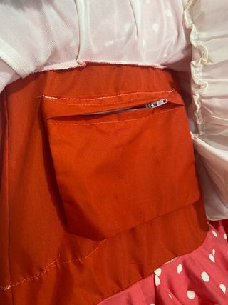 Traje de flamenca rosa fucsia y blanco. 