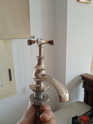 grifo antiguo de lavabo para coleccionistas