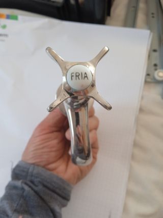 grifo antiguo de lavabo para coleccionistas