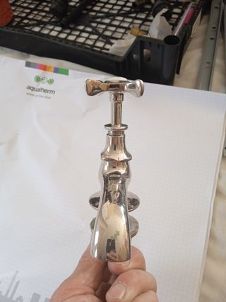 grifo antiguo de lavabo para coleccionistas
