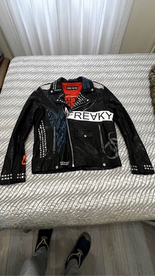 Cazadora de cuero edición especial de Freaky Natio