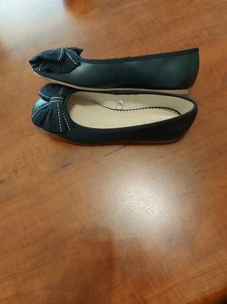 Zapatos Zara negros. Planos mujer/niña.