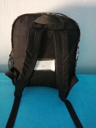 Lote libro-juego de mesa, mochila pequeña, peluche