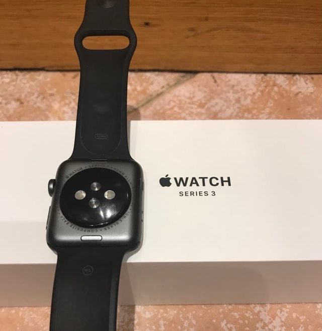 Apple Watch Series 3 GPS y soporte de carga