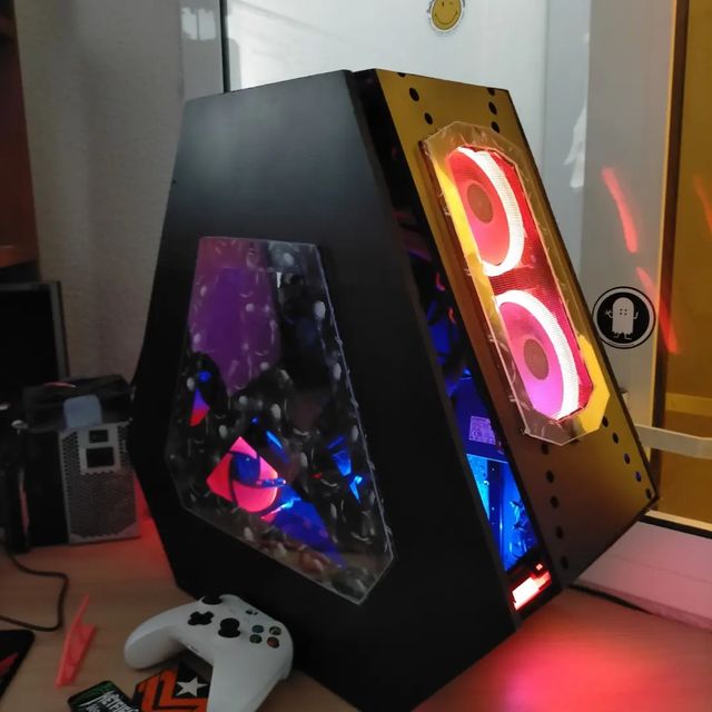 Caja de PC Peace Monster moding