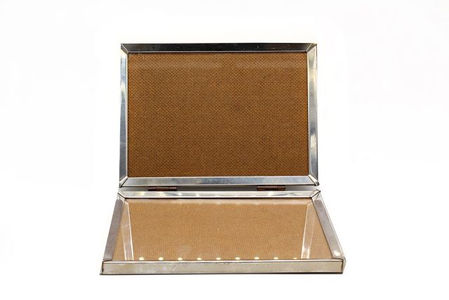 Portarretratos vintage doble, de metal y formica.