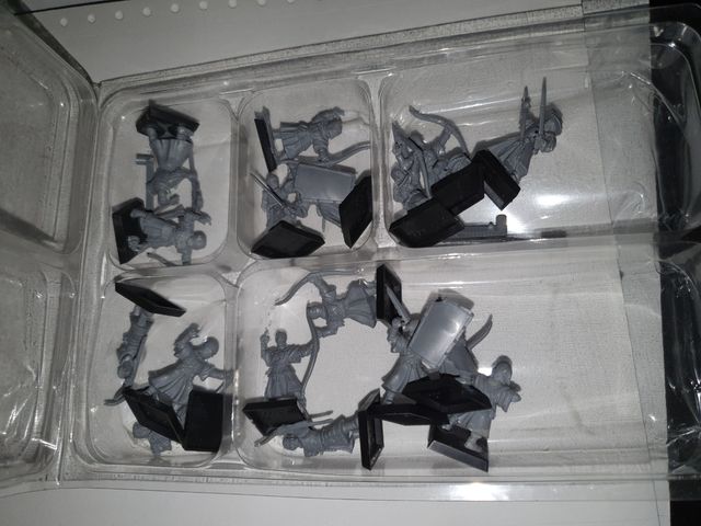 WARHAMMER. 17 ARQUEROS DE BRETONIA. NUEVOS.