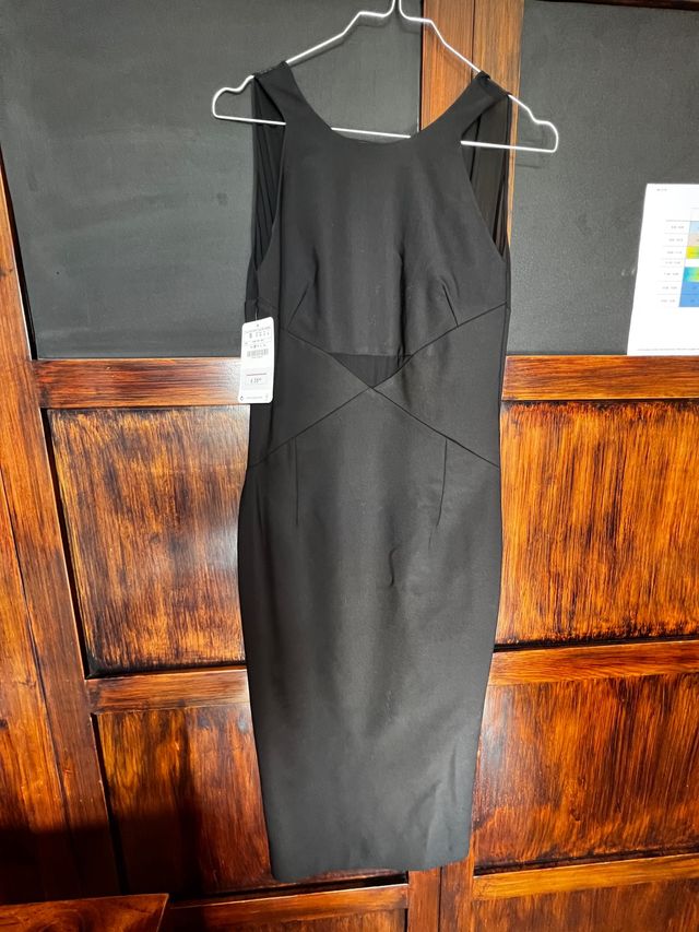 Vestido negro de fiesta.