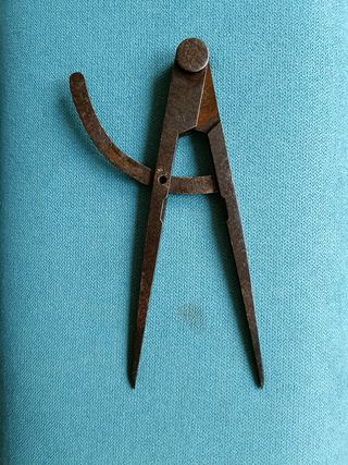 Compás de hierro