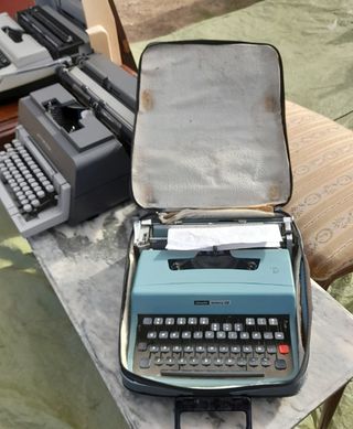 Máquina de escribir "Olivetti"