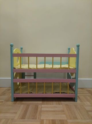 Cuna y trona de madera para muñecos