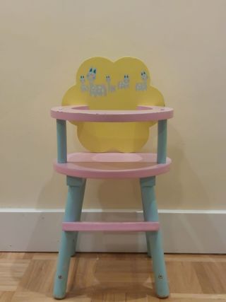 Cuna y trona de madera para muñecos