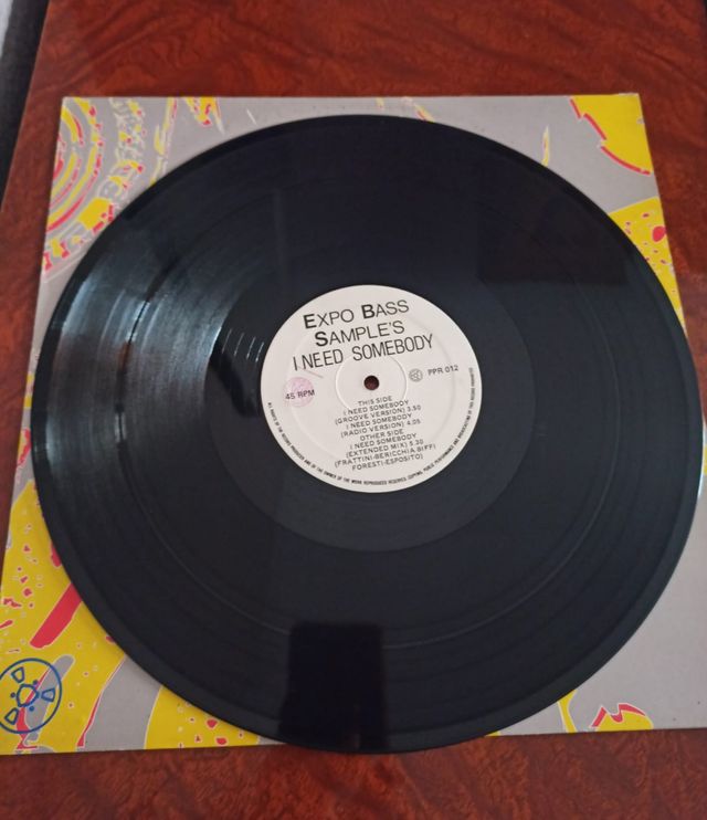 Maxi de vinilo I need somebody de Expo Bass.