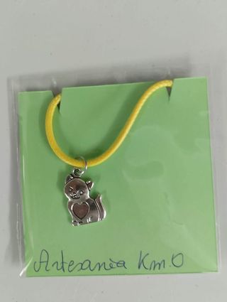 Collares y pendientes con colgante de gato