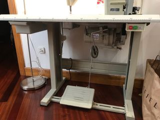 Máquina de coser industrial
