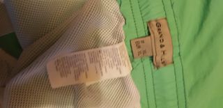 costume uomo verde con simbolo del cagnolino