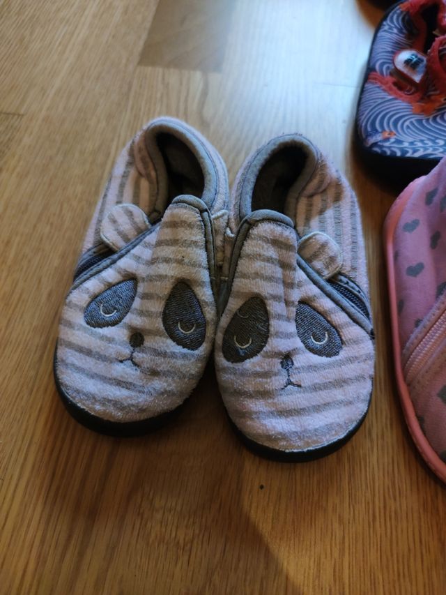 7 pares zapatitos bebe, num: 22, 23 y 24