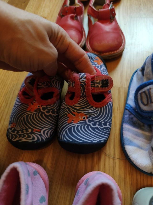 7 pares zapatitos bebe, num: 22, 23 y 24