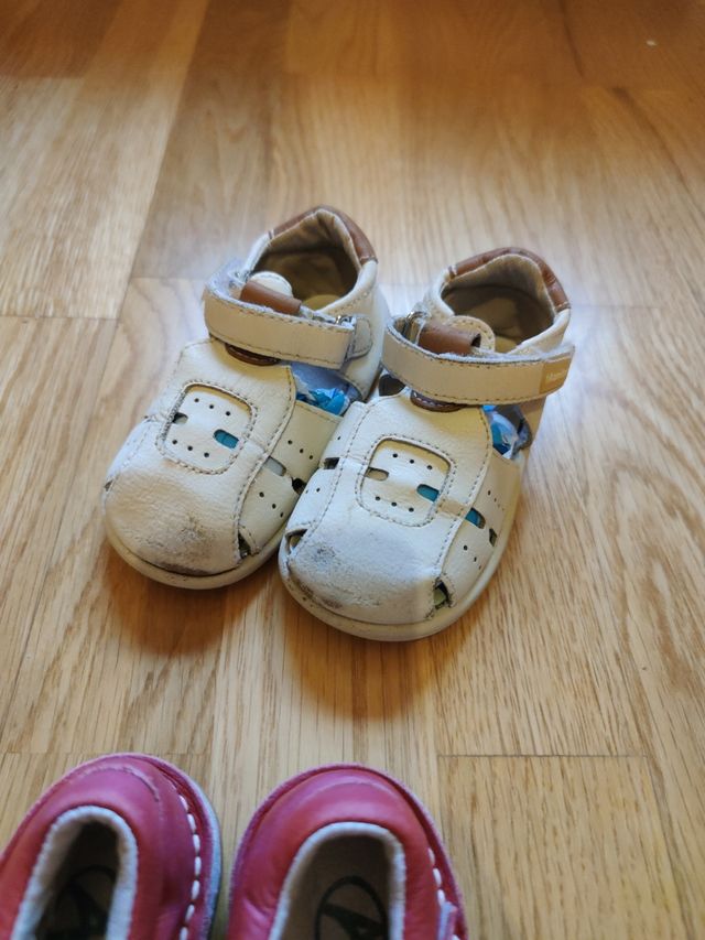 7 pares zapatitos bebe, num: 22, 23 y 24