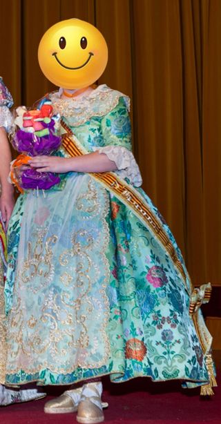 Traje fallera niña con manteletas