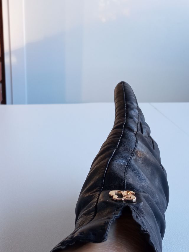 Guantes de piel negros