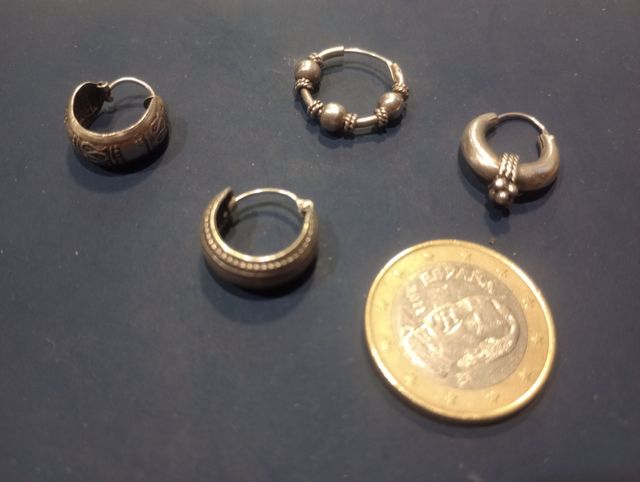 Cuatro aros de plata de ley