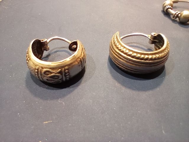 Cuatro aros de plata de ley