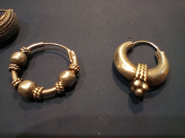 Cuatro aros de plata de ley