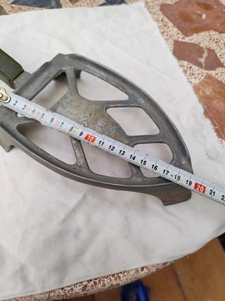 Antiguo soporte base plancha metal mango